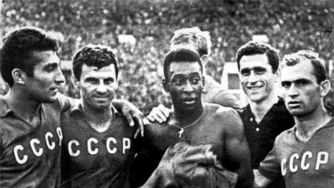 Pelé URSS anos 60 Brasil Soviéticos futebol 
