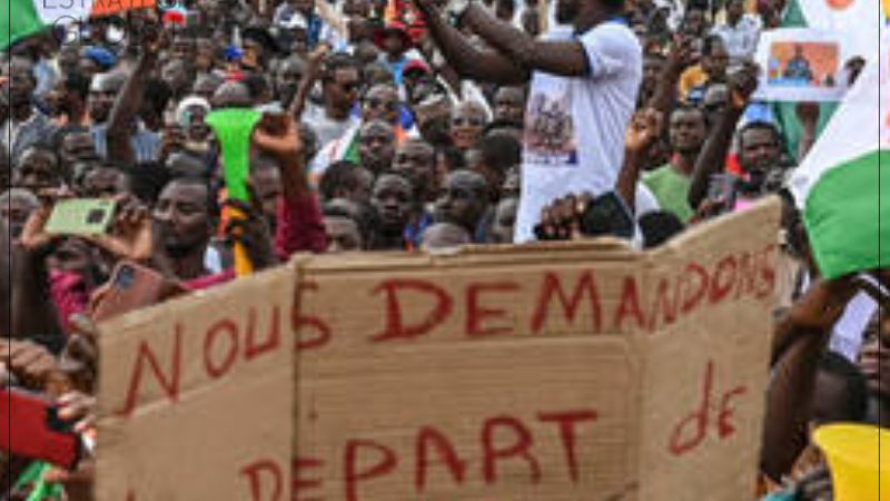 Níger expulsa o embaixador francês